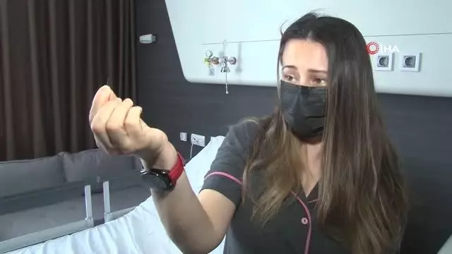 Kokoreç yerken diline iğne batan kadın doktorları da şaşırttı Kokoreç yerken diline iğne batan kadın doktorları da şaşırttı