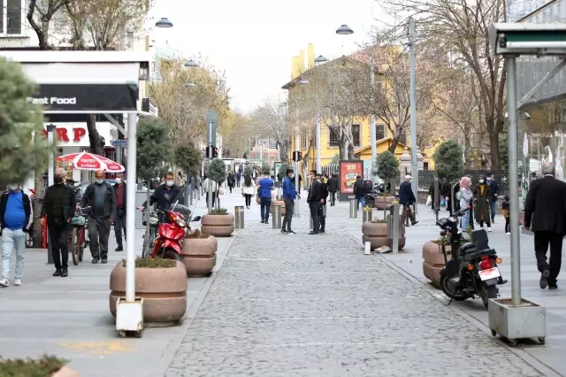 Konya'da vatandaşlar kısıtlamalardan memnun hatta artırılmasını istiyor Konya'da vatandaşlar kısıtlamalardan memnun hatta artırılmasını istiyor