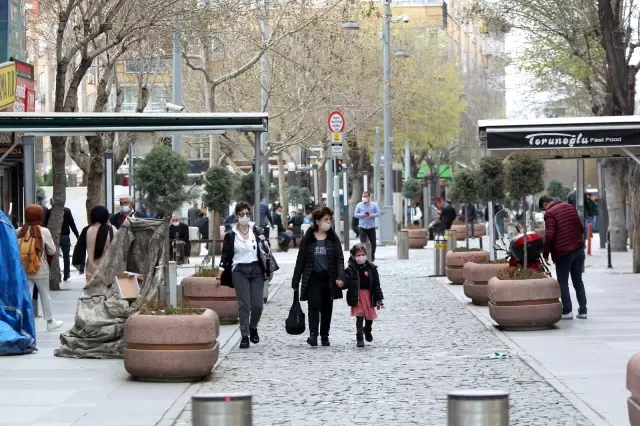 Konya'da vatandaşlar kısıtlamalardan memnun hatta artırılmasını istiyor Konya'da vatandaşlar kısıtlamalardan memnun hatta artırılmasını istiyor