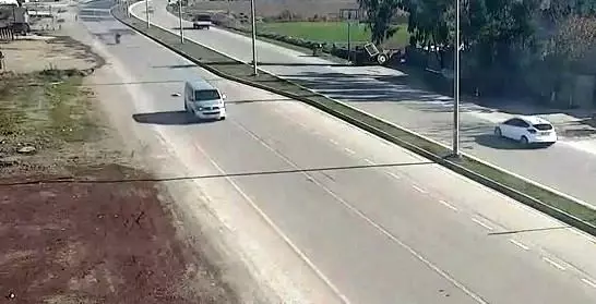 Son dakika haberi: Köpeğe çarpıp olay yerinden kaçan sürücü polislerden kaçamadı Son dakika haberi: Köpeğe çarpıp olay yerinden kaçan sürücü polislerden kaçamadı