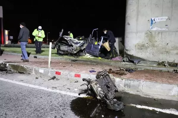 Son dakika gündem: KÖPRÜLÜ KAVŞAĞIN AYAĞINA ÇARPAN OTOMOBİLİN MOTORU YOLA FIRLADI; 1 ÖLÜ, 2 AĞIR YARALI Son dakika gündem: KÖPRÜLÜ KAVŞAĞIN AYAĞINA ÇARPAN OTOMOBİLİN MOTORU YOLA FIRLADI; 1 ÖLÜ, 2 AĞIR YARALI