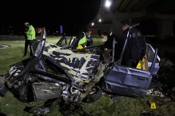 Son dakika gündem: KÖPRÜLÜ KAVŞAĞIN AYAĞINA ÇARPAN OTOMOBİLİN MOTORU YOLA FIRLADI; 1 ÖLÜ, 2 AĞIR YARALI Son dakika gündem: KÖPRÜLÜ KAVŞAĞIN AYAĞINA ÇARPAN OTOMOBİLİN MOTORU YOLA FIRLADI; 1 ÖLÜ, 2 AĞIR YARALI