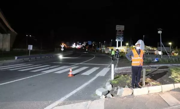 Son dakika gündem: KÖPRÜLÜ KAVŞAĞIN AYAĞINA ÇARPAN OTOMOBİLİN MOTORU YOLA FIRLADI; 1 ÖLÜ, 2 AĞIR YARALI Son dakika gündem: KÖPRÜLÜ KAVŞAĞIN AYAĞINA ÇARPAN OTOMOBİLİN MOTORU YOLA FIRLADI; 1 ÖLÜ, 2 AĞIR YARALI