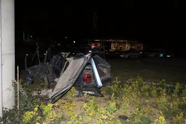 Son dakika gündem: KÖPRÜLÜ KAVŞAĞIN AYAĞINA ÇARPAN OTOMOBİLİN MOTORU YOLA FIRLADI; 1 ÖLÜ, 2 AĞIR YARALI Son dakika gündem: KÖPRÜLÜ KAVŞAĞIN AYAĞINA ÇARPAN OTOMOBİLİN MOTORU YOLA FIRLADI; 1 ÖLÜ, 2 AĞIR YARALI