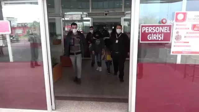 Önce kürtaj yaptırdı, sonra çocuklarını hastaneye bırakıp kaçtı Önce kürtaj yaptırdı, sonra çocuklarını hastaneye bırakıp kaçtı