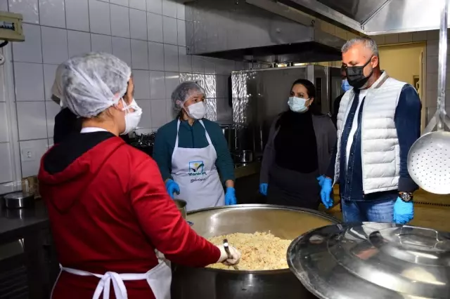 Manavgat'ta Ramazan boyunca günlük bin 500 haneye sıcak yemek Manavgat'ta Ramazan boyunca günlük bin 500 haneye sıcak yemek