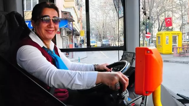 Manisa'nın tek kadın halk otobüsü şoförünün haksız yere işten çıkarıldığı iddiası Manisa'nın tek kadın halk otobüsü şoförünün haksız yere işten çıkarıldığı iddiası