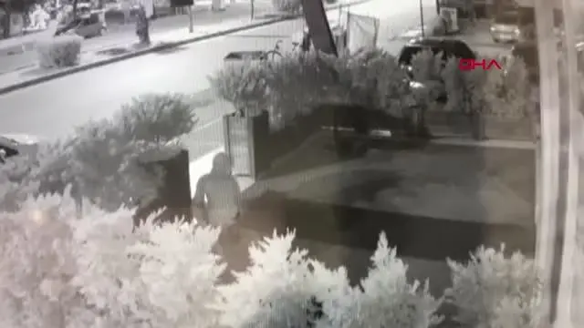 Son dakika! MERSİN İŞ YERİ ÖNÜNDEKİ HALININ ÇALINMASI GÜVENLİK KAMERASINDA Son dakika! MERSİN İŞ YERİ ÖNÜNDEKİ HALININ ÇALINMASI GÜVENLİK KAMERASINDA