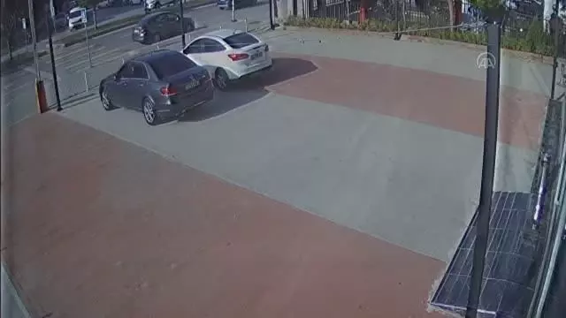 Otomobiliyle çarptığı öğrencinin ölümüne neden olduğu ileri sürülen sürücü hakim karşısında Otomobiliyle çarptığı öğrencinin ölümüne neden olduğu ileri sürülen sürücü hakim karşısında