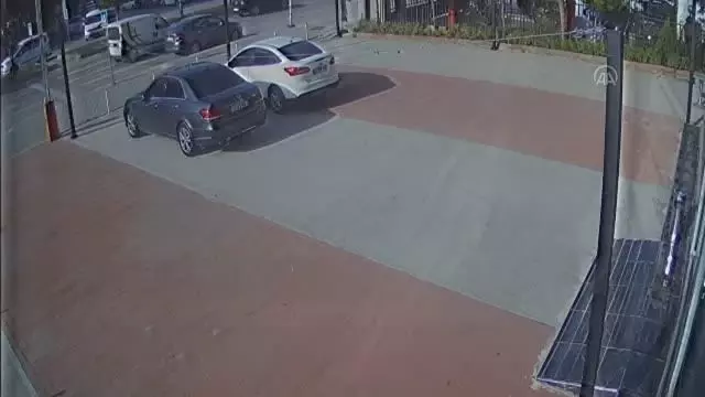 Otomobiliyle çarptığı öğrencinin ölümüne neden olduğu ileri sürülen sürücü hakim karşısında Otomobiliyle çarptığı öğrencinin ölümüne neden olduğu ileri sürülen sürücü hakim karşısında