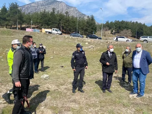 Yetkililer tren kazasının yaşandığı bölgede inceleme yaptı Yetkililer tren kazasının yaşandığı bölgede inceleme yaptı