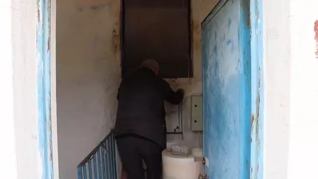 Su ihtiyacı tankerle karşılanan mahalle sakinleri, kalıcı çare istiyor Su ihtiyacı tankerle karşılanan mahalle sakinleri, kalıcı çare istiyor