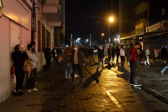 Taksim'deki bir restoranda korkutan yangın Taksim'deki bir restoranda korkutan yangın
