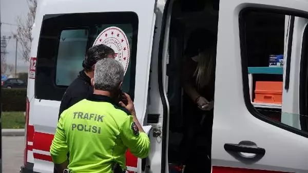 Testi pozitif yolcu, otobüsten indirilip hastaneye kaldırıldı Testi pozitif yolcu, otobüsten indirilip hastaneye kaldırıldı
