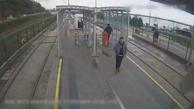 Tramvay beklerken kalp krizi geçiren vatandaşı kurtaran güvenlik görevlisi o anları anlattı Tramvay beklerken kalp krizi geçiren vatandaşı kurtaran güvenlik görevlisi o anları anlattı