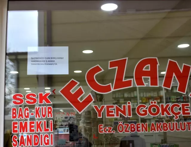 Gizemli hayırsever, bakkal ve eczaneleri dolaşarak veresiye defterindeki borçları kapattı Gizemli hayırsever, bakkal ve eczaneleri dolaşarak veresiye defterindeki borçları kapattı