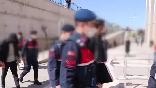 Uyuşturucuyla yakalanan 3 kişi tutuklandı Uyuşturucuyla yakalanan 3 kişi tutuklandı