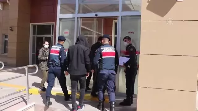 Uyuşturucuyla yakalanan 3 kişi tutuklandı Uyuşturucuyla yakalanan 3 kişi tutuklandı