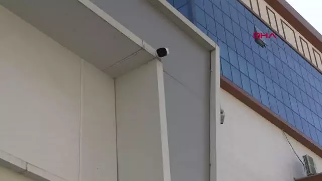 Zabıta memuru bulduğu 20 bin TL'yi sahibine teslim etti Zabıta memuru bulduğu 20 bin TL'yi sahibine teslim etti