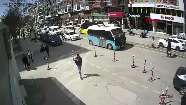 Zabıta memuru bulduğu 20 bin TL'yi sahibine teslim etti Zabıta memuru bulduğu 20 bin TL'yi sahibine teslim etti