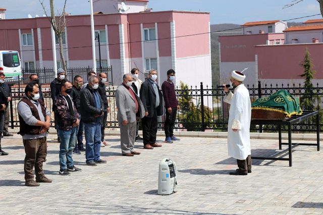 yanan evde cesedi zincirle baglanmis halde bu 2 14065427 o