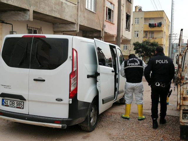 yanan evde cesedi zincirle baglanmis halde bu 3 14065427 o