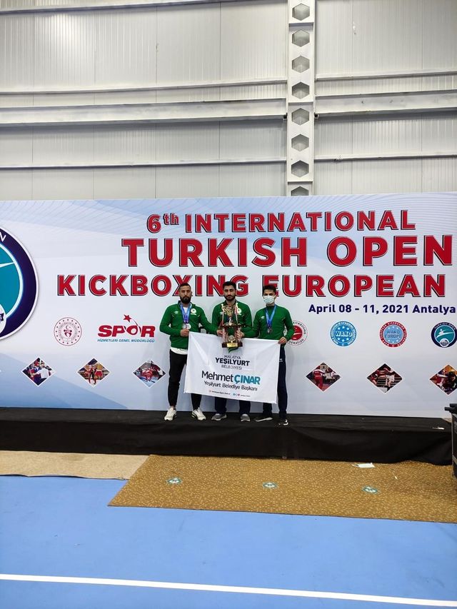 Yeşilyurt Belediyespor kick-boks takımı, Avrupa'dan başarılı döndü
