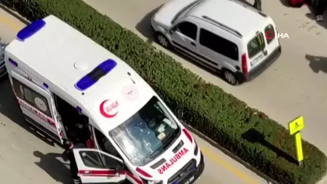 Yolun karşısına geçen kadına otomobil çarptı Yolun karşısına geçen kadına otomobil çarptı