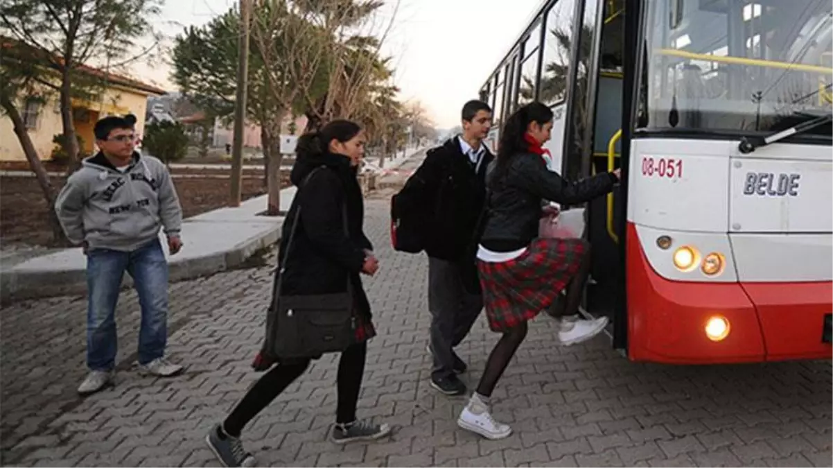 Yüz yüze eğitime devam eden öğrenciler toplu taşıma yasağından muaf tutuldu