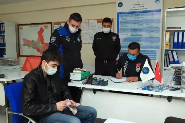 Zabıta memuru bulduğu 20 bin TL'yi sahibine teslim etti Zabıta memuru bulduğu 20 bin TL'yi sahibine teslim etti