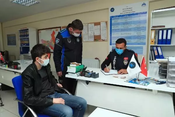 Zabıta memuru bulduğu 20 bin TL'yi sahibine teslim etti Zabıta memuru bulduğu 20 bin TL'yi sahibine teslim etti