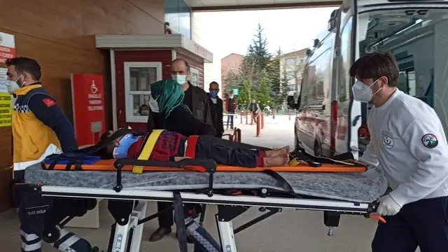 5 yaşındaki çocuk 5'inci kattan aşağı düşerek ağır yaralandı 5 yaşındaki çocuk 5'inci kattan aşağı düşerek ağır yaralandı