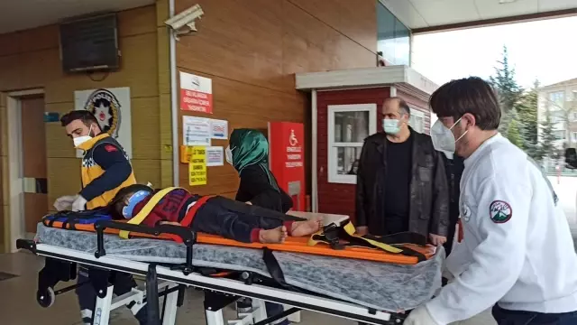 5 yaşındaki çocuk 5'inci kattan aşağı düşerek ağır yaralandı 5 yaşındaki çocuk 5'inci kattan aşağı düşerek ağır yaralandı