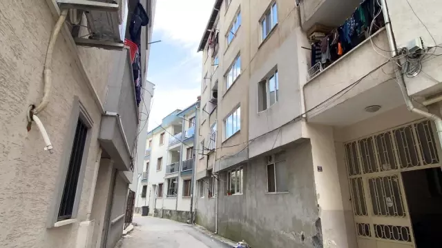 5 yaşındaki çocuk 5'inci kattan aşağı düşerek ağır yaralandı 5 yaşındaki çocuk 5'inci kattan aşağı düşerek ağır yaralandı