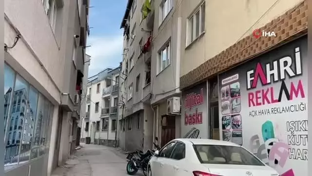 5 yaşındaki çocuk 5'inci kattan aşağı düşerek ağır yaralandı 5 yaşındaki çocuk 5'inci kattan aşağı düşerek ağır yaralandı