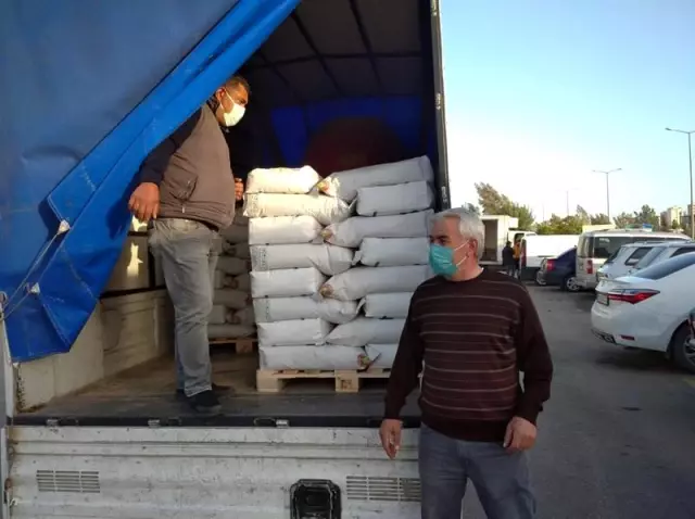 Adana'da üreticileri 19 bin kg tohumluk dağıtıldı Adana'da üreticileri 19 bin kg tohumluk dağıtıldı