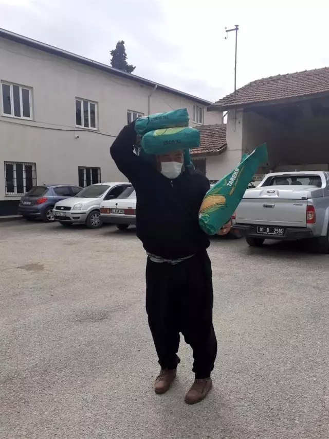 Adana'da üreticileri 19 bin kg tohumluk dağıtıldı Adana'da üreticileri 19 bin kg tohumluk dağıtıldı