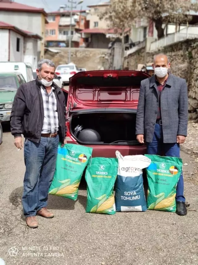 Adana'da üreticileri 19 bin kg tohumluk dağıtıldı Adana'da üreticileri 19 bin kg tohumluk dağıtıldı