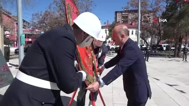 Ağrı'nın düşman işgalinden kurtuluşunun 103. yıl dönümü törenle kutlandı Ağrı'nın düşman işgalinden kurtuluşunun 103. yıl dönümü törenle kutlandı