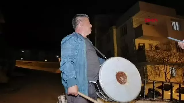 Bursa İnegöl'de Ramazan davulcusundan koronavirüslü mani Bursa İnegöl'de Ramazan davulcusundan koronavirüslü mani