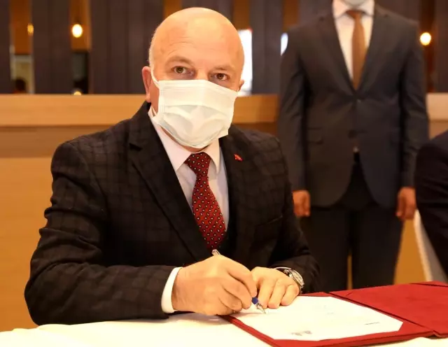 Büyükşehir ve MNG Holding'ten Fuar Merkeziyle ilgili işbirliği protokolü Büyükşehir ve MNG Holding'ten Fuar Merkeziyle ilgili işbirliği protokolü