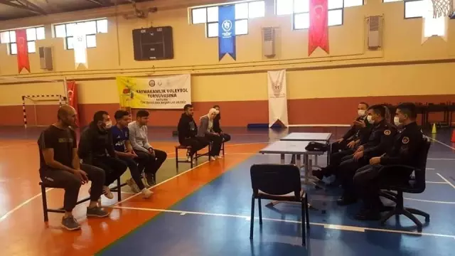 Çal'da polis olmak isteyen gençlere ücretsiz parkur Çal'da polis olmak isteyen gençlere ücretsiz parkur