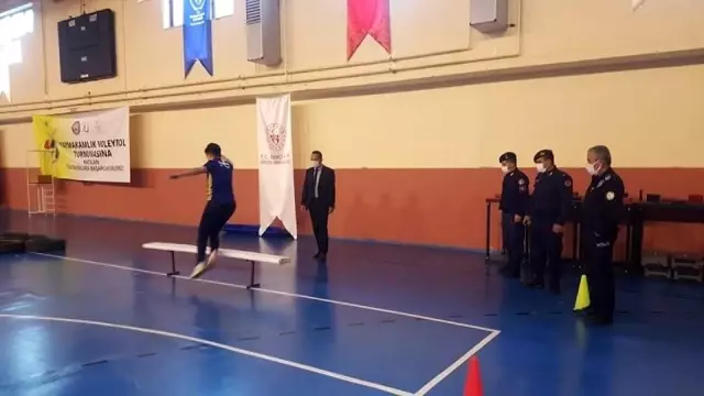 Çal'da polis olmak isteyen gençlere ücretsiz parkur Çal'da polis olmak isteyen gençlere ücretsiz parkur