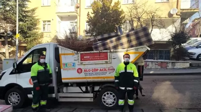 Eski eşyaları 'Alo Çöp Acil' ekipleri topluyor Eski eşyaları 'Alo Çöp Acil' ekipleri topluyor