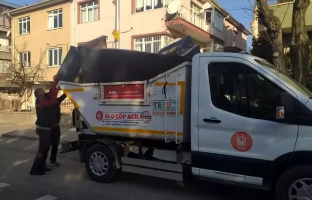Eski eşyaları 'Alo Çöp Acil' ekipleri topluyor Eski eşyaları 'Alo Çöp Acil' ekipleri topluyor