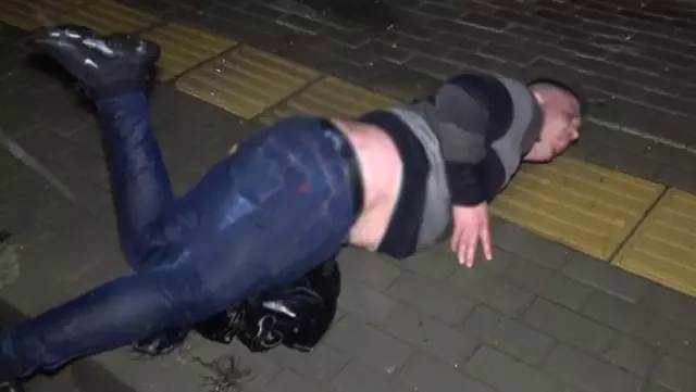 Esnaf ve elemanını hırsız sanıp öldüresiye dövdüler Esnaf ve elemanını hırsız sanıp öldüresiye dövdüler