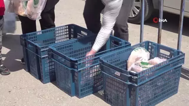 Fırıncıdan vatandaşa 300 'ücretsiz' pide Fırıncıdan vatandaşa 300 'ücretsiz' pide