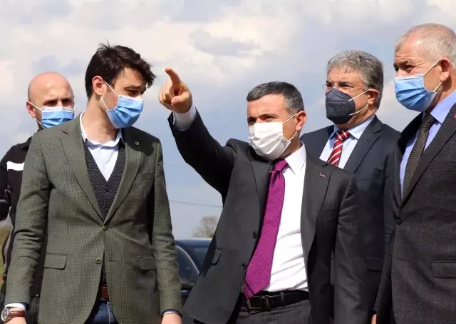 Gümüşova OSB'de alt yapı çalışmaları sürüyor Gümüşova OSB'de alt yapı çalışmaları sürüyor
