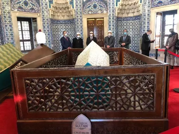 Son dakika haberleri... HÜRREM SULTAN ÖLÜMÜNÜN 463. YILINDA KABRİ BAŞINDA ANILDI Son dakika haberleri... HÜRREM SULTAN ÖLÜMÜNÜN 463. YILINDA KABRİ BAŞINDA ANILDI