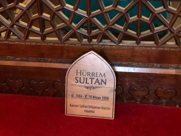 Son dakika haberleri... HÜRREM SULTAN ÖLÜMÜNÜN 463. YILINDA KABRİ BAŞINDA ANILDI Son dakika haberleri... HÜRREM SULTAN ÖLÜMÜNÜN 463. YILINDA KABRİ BAŞINDA ANILDI